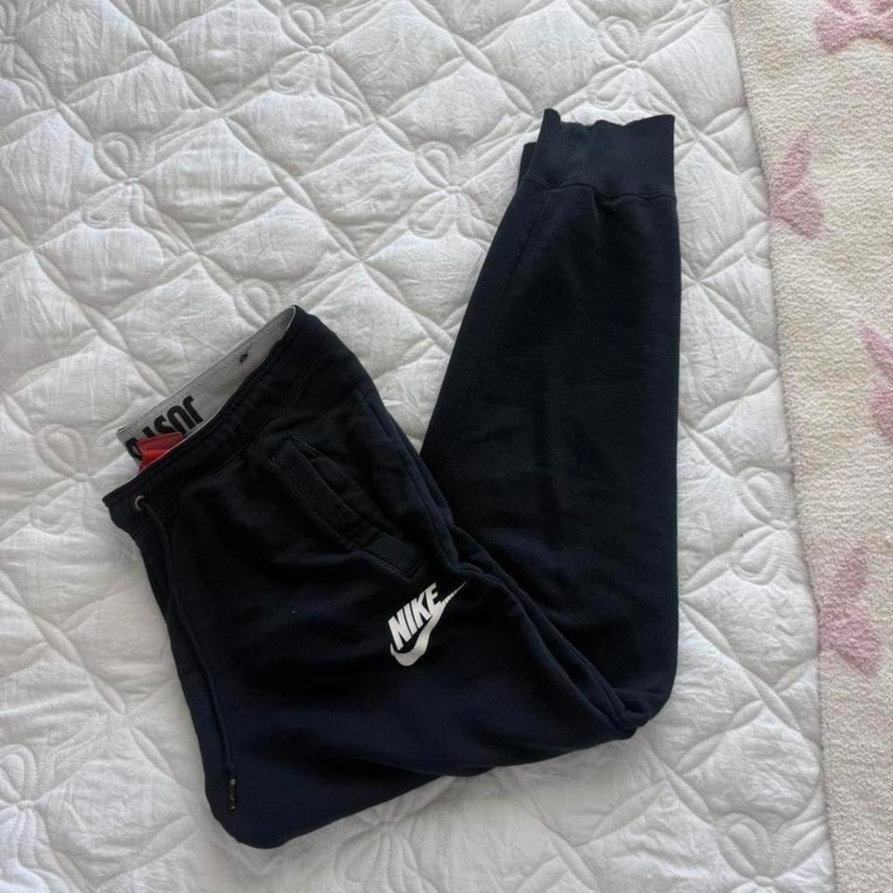 black nike jogger sweatpants